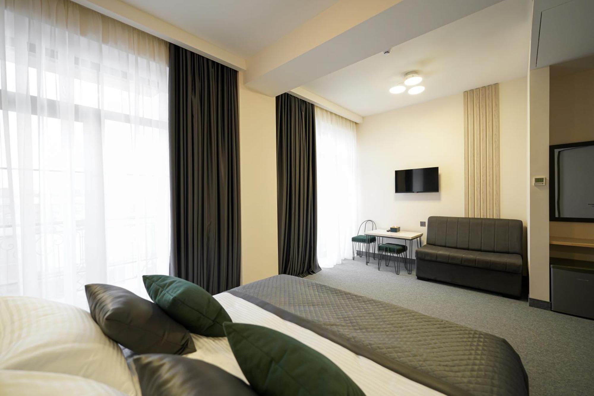 Dynasty Hotel & Spa Erevan Esterno foto