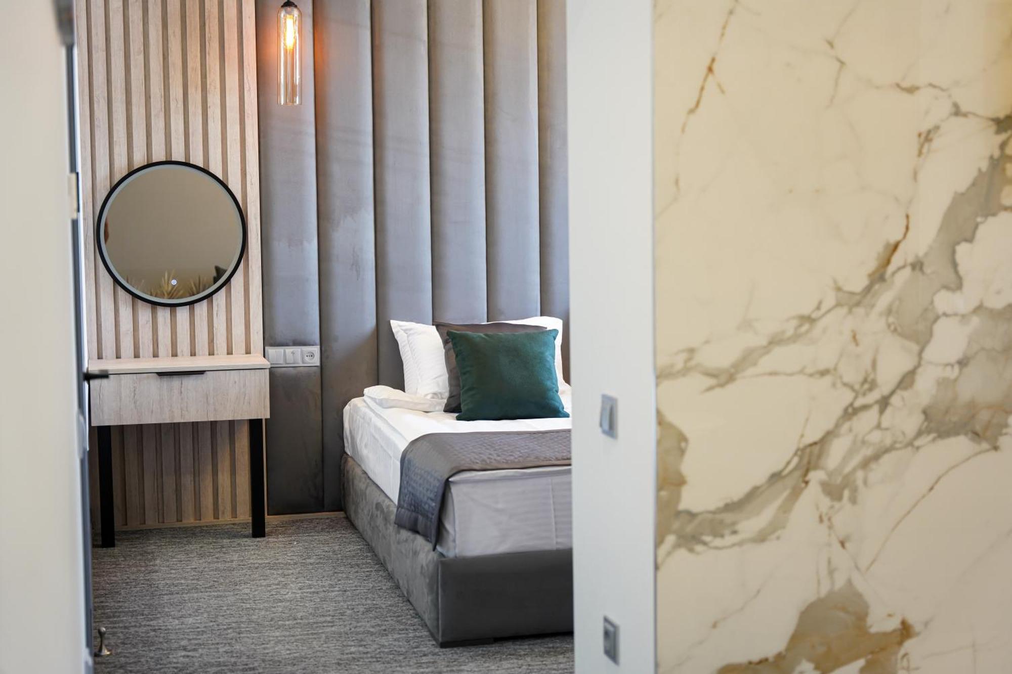 Dynasty Hotel & Spa Erevan Esterno foto