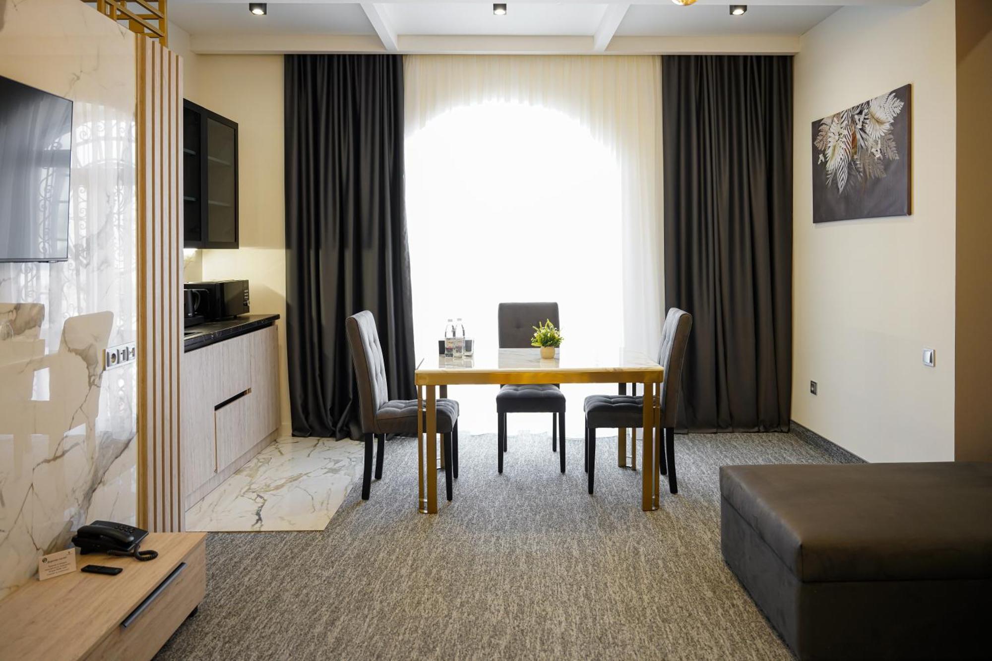 Dynasty Hotel & Spa Erevan Esterno foto